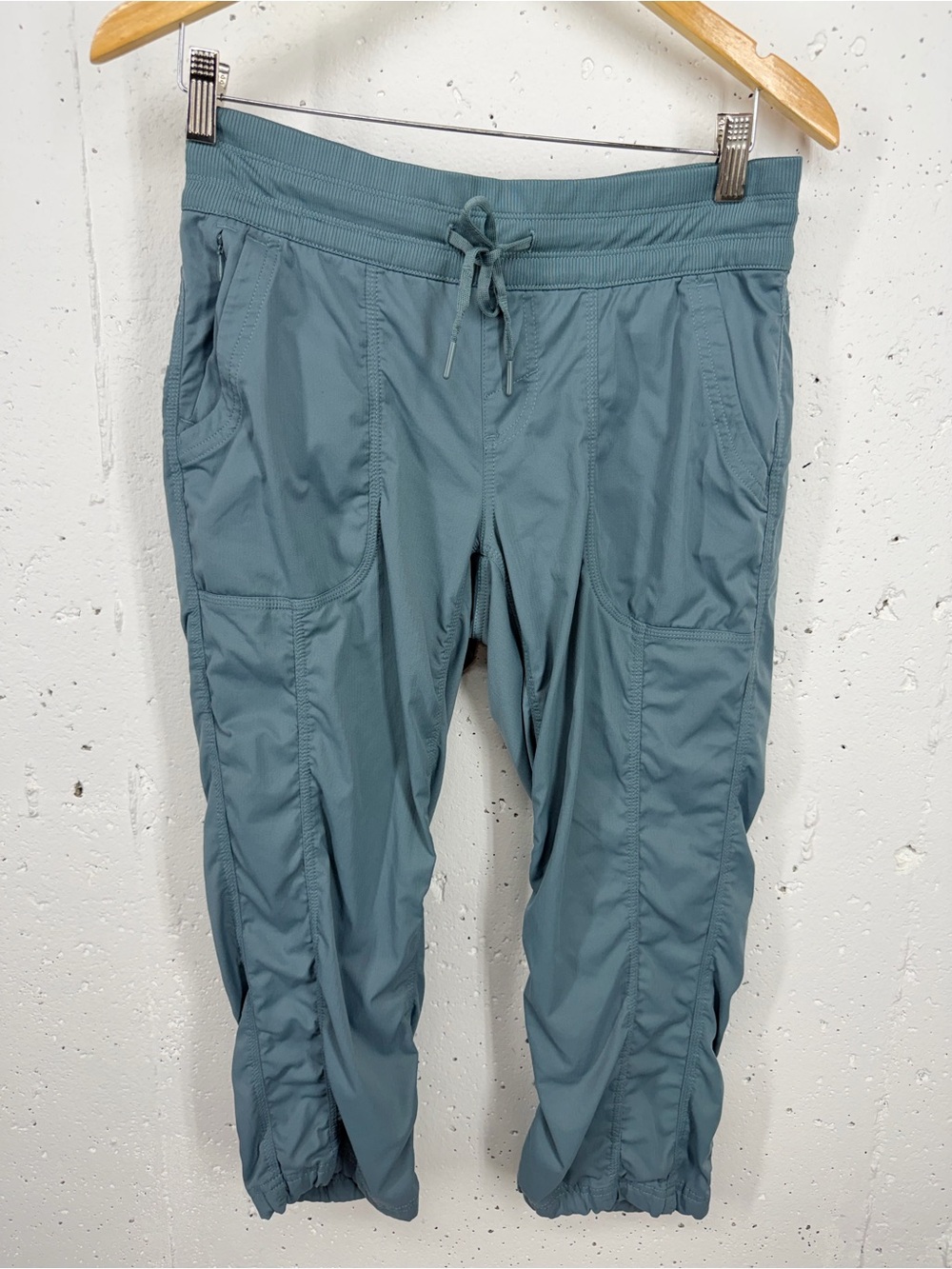 The North Face Women’s Medium Steel Blue Crop Hiking Pants